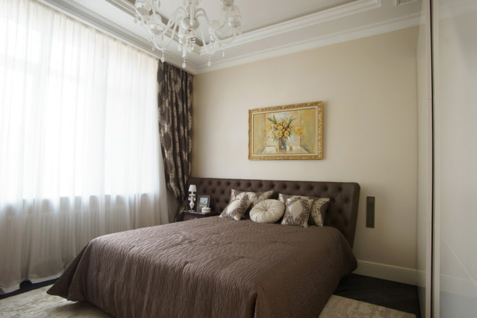 interno della camera da letto beige e marrone