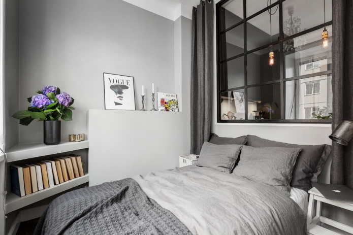 parete grigia in camera da letto in stile scandinavo