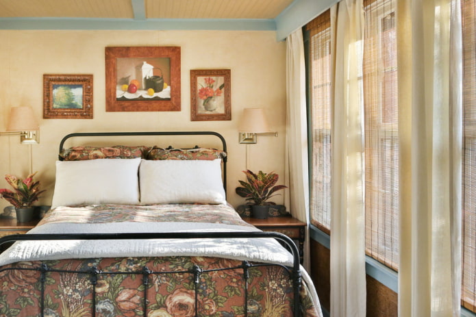 tessuti e decorazioni nella camera da letto in stile country
