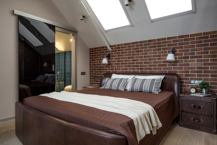 camera da letto mansardata in stile industriale