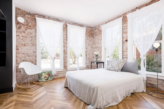 rifinitura del pavimento nella camera da letto in stile industriale