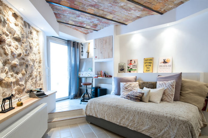 design di una piccola camera da letto in stile industriale