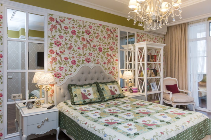 mobili all'interno della camera da letto in stile provenzale
