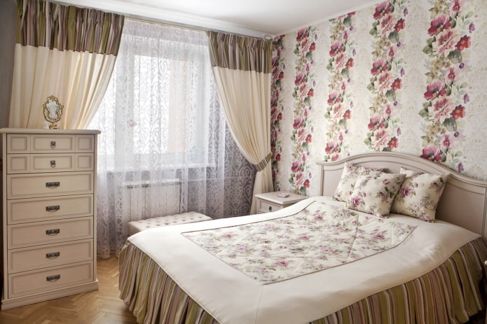design di una piccola camera da letto in stile provenzale