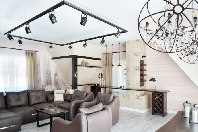 Faretti su un'asta nel design di una stanza