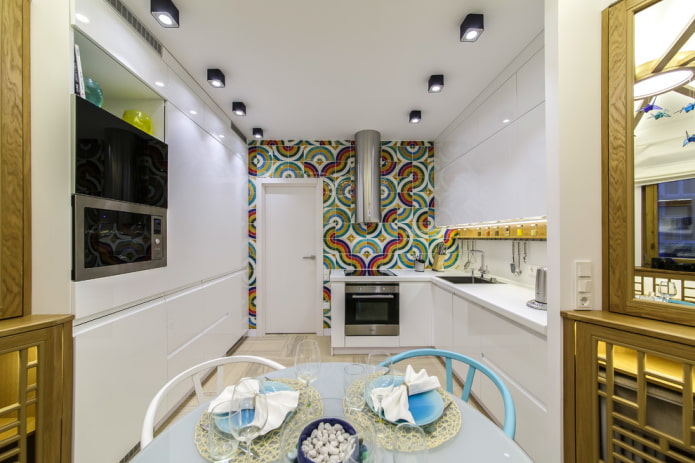 Faretti a soffitto nel design della stanza