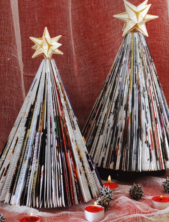 Alberi di Capodanno realizzati con le riviste