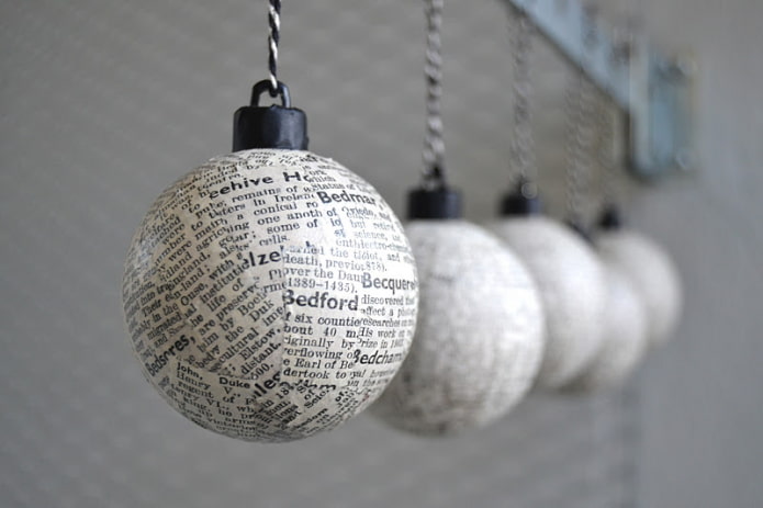 Palline di Natale di giornale