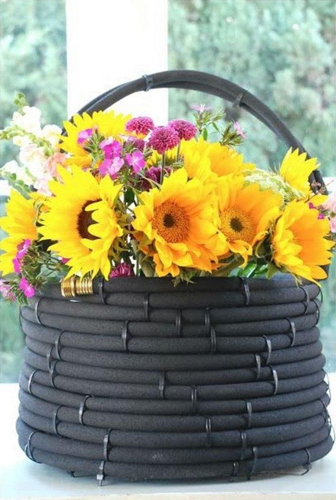 vaso di fiori con tubo