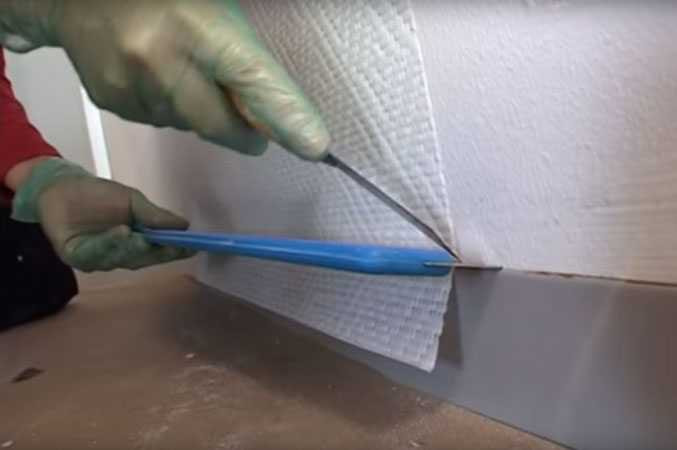 incollare la carta da parati in fibra di vetro
