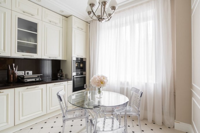 interno della cucina in colori chiari