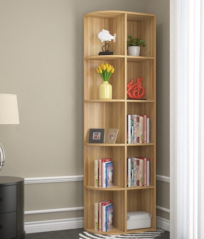 fiori su una libreria