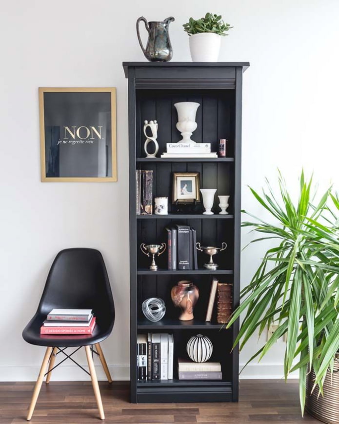 scaffale nero all'interno