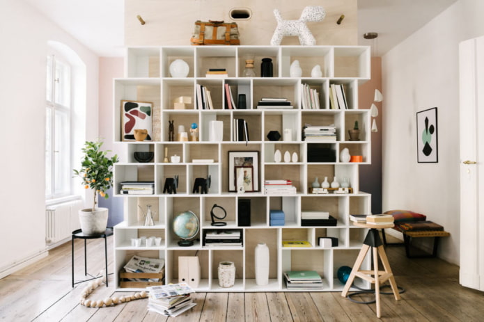 mensola per elementi decorativi all'interno