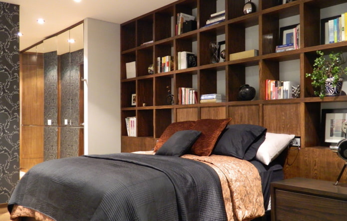 struttura a scaffale nell'arredamento della camera da letto