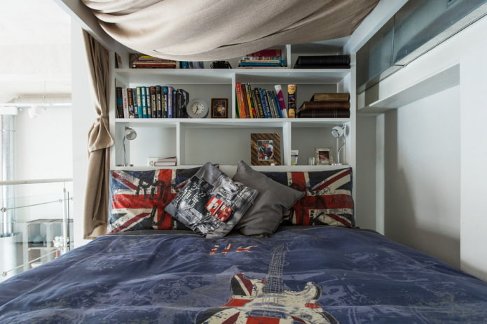 struttura a scaffale nell'arredamento della camera da letto