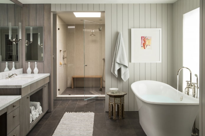 Pannelli in PVC sulle pareti all'interno del bagno