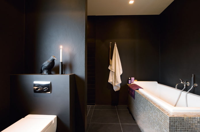 pareti nere nell'interno del bagno