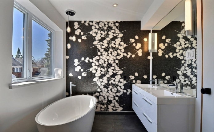 Design di parete decorativa nell'interno del bagno