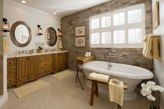 design della parete vicino al bagno nell'interno