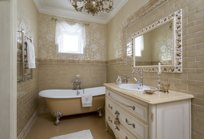 design delle pareti in un interno del bagno in stile classico