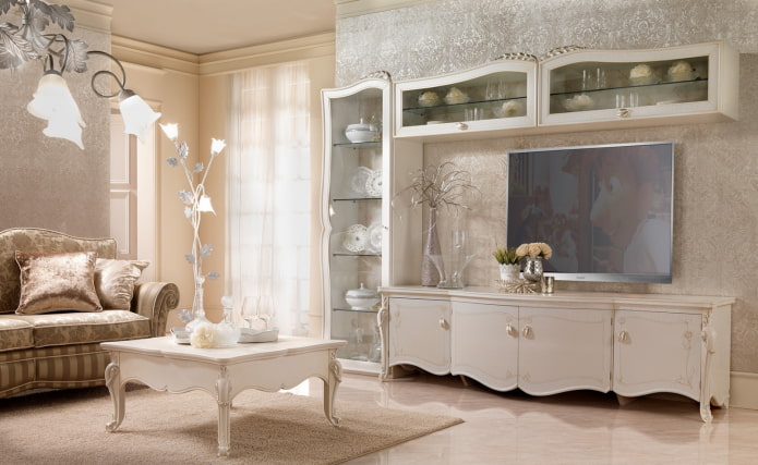 parete all'interno del soggiorno in stile classico