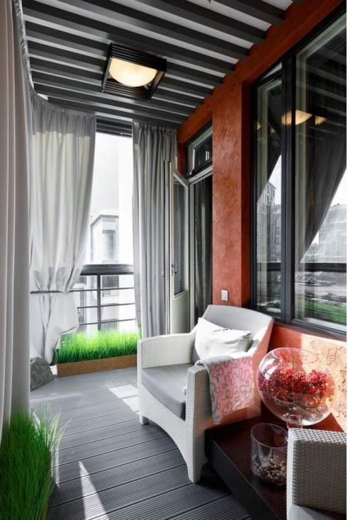 pareti scure sul balcone