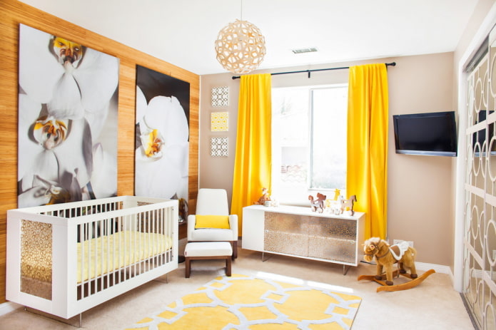 quadri sulla parete all'interno della cameretta dei bambini