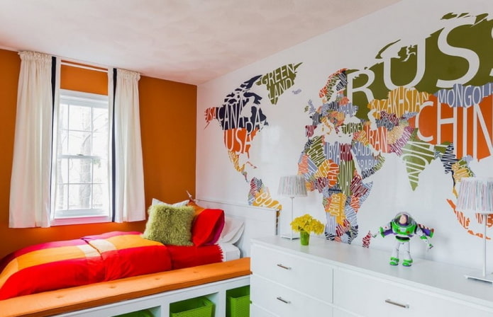 adesivo murale a forma di mappa nella cameretta dei bambini