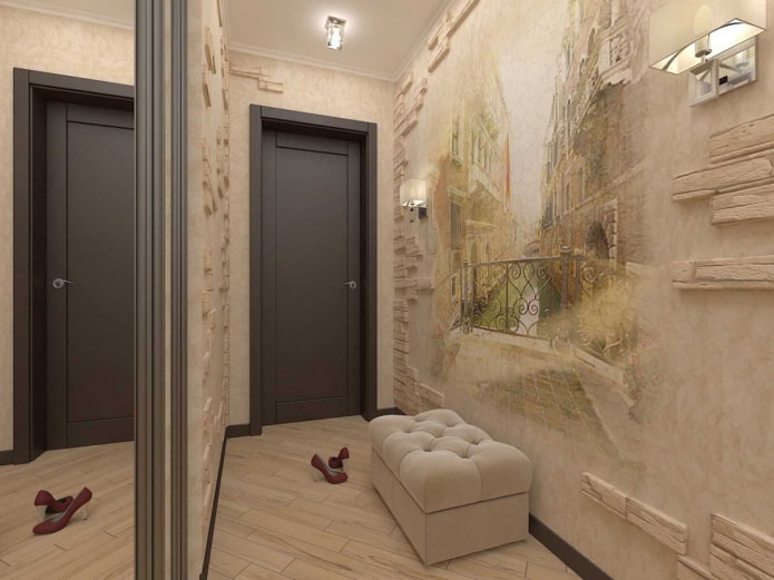 pannello murale all'interno del corridoio