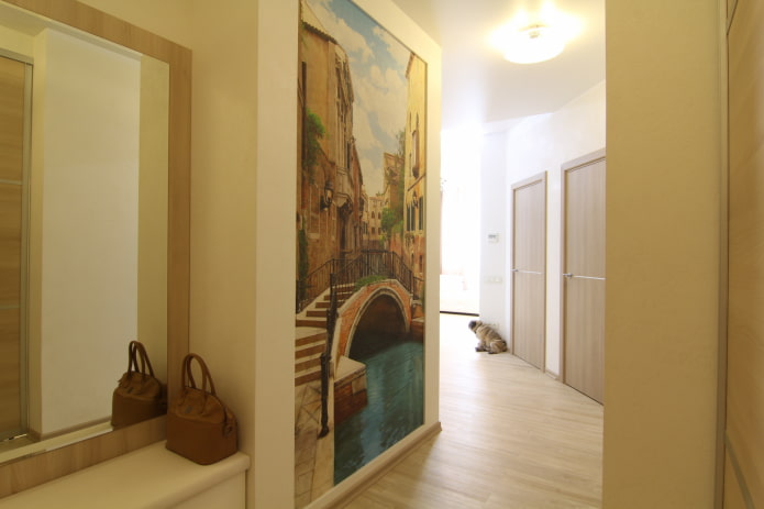 pannello murale all'interno del corridoio