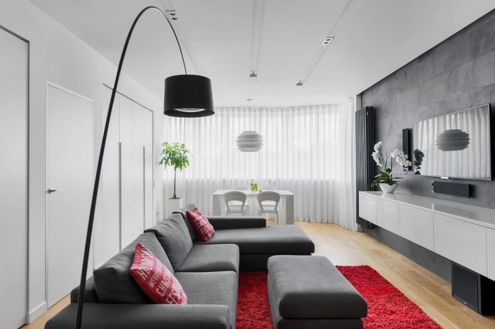 finitura del soffitto bianco