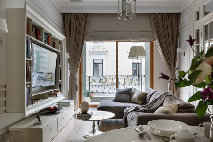 TV in stile neoclassico