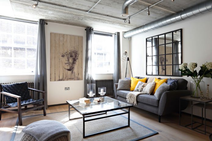 soggiorno in stile loft con pareti bianche