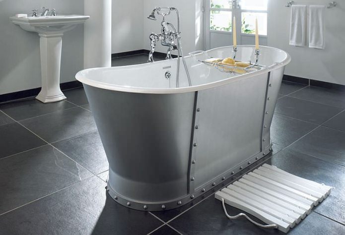 impianto idraulico nel bagno in stile loft