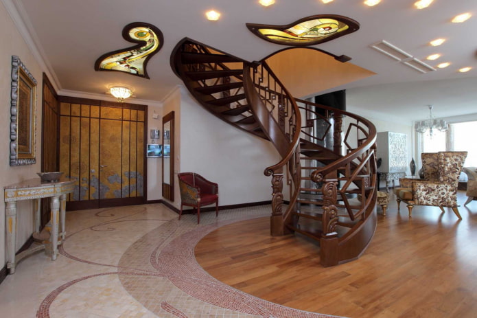 vetrate colorate sul soffitto