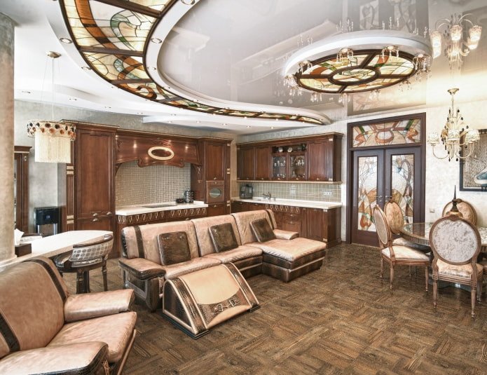 soffitto teso con decorazioni