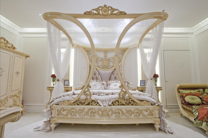 letto massiccio in stile Art Nouveau