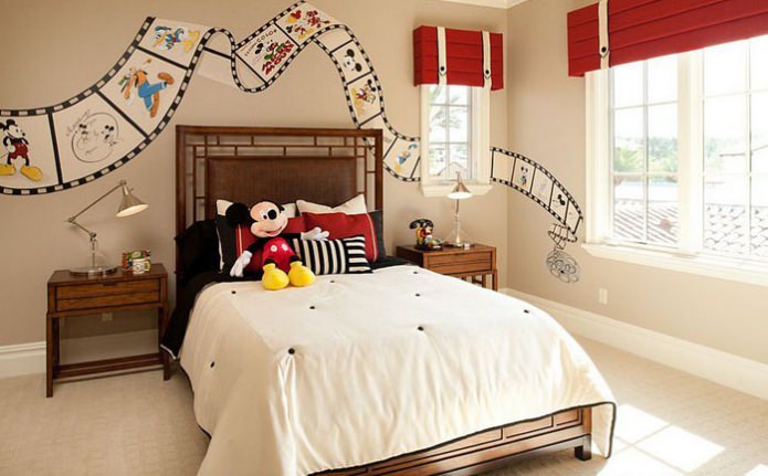 interno della cameretta per bambini con Topolino