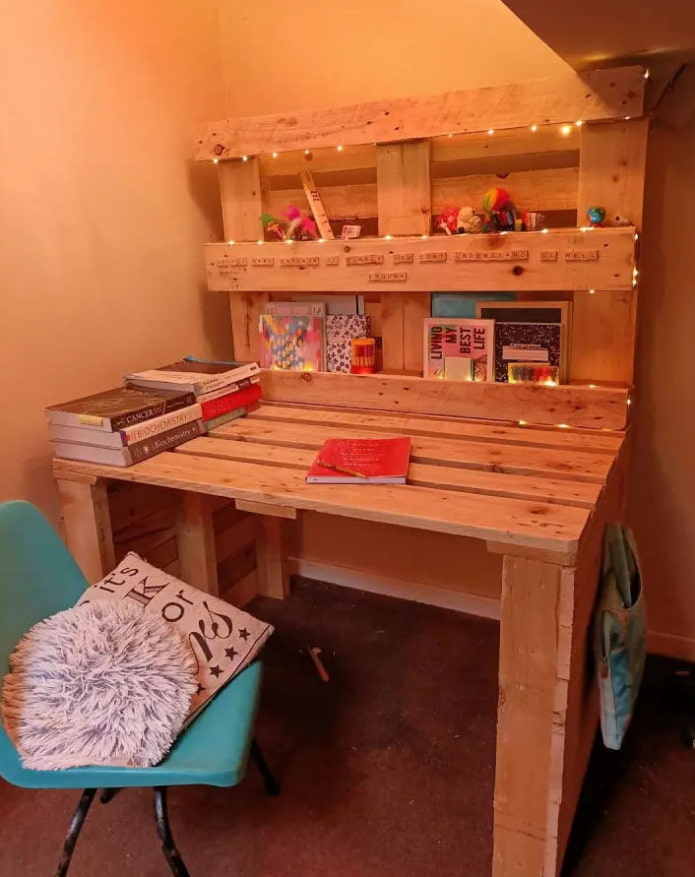 Tavolo da studio con pallet