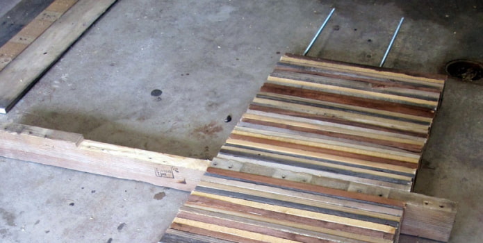 Assemblaggio del piano del tavolo