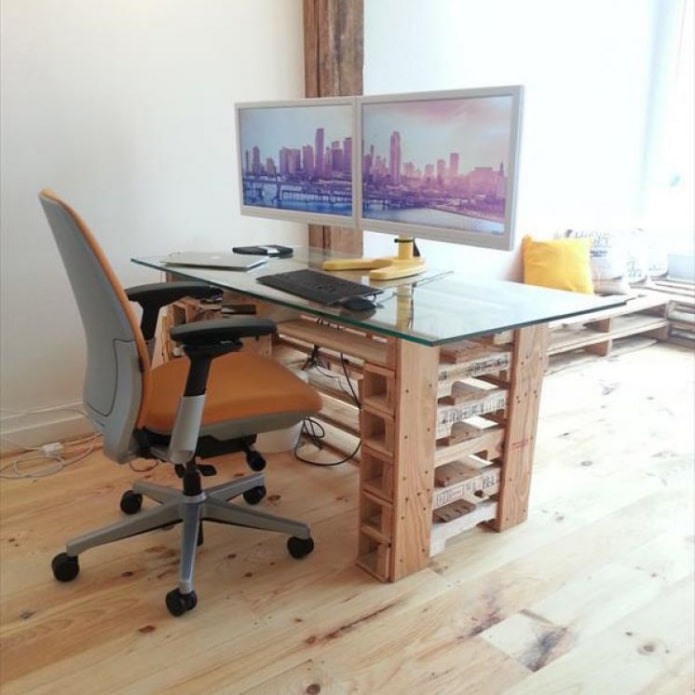 Scrivania per computer in pallet