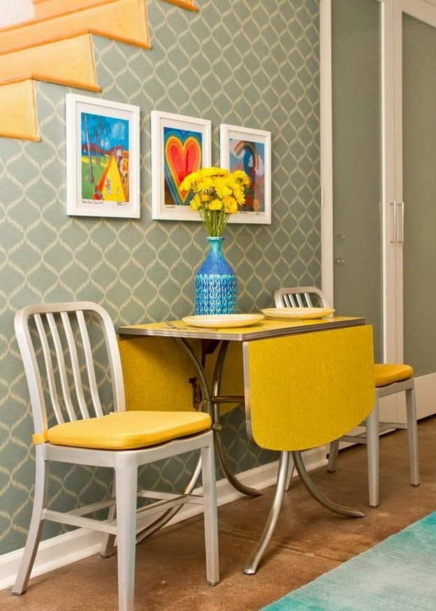 piccolo tavolo pieghevole all'interno