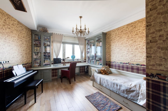 piano del tavolo installato lungo la finestra