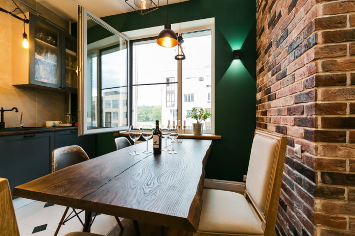 tavolo nell'interno della cucina in stile loft