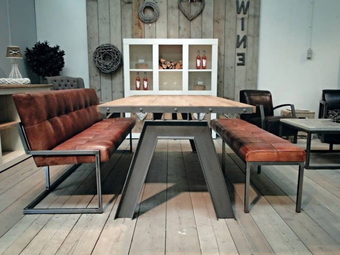tavolo con gambe in ferro per interni in stile loft