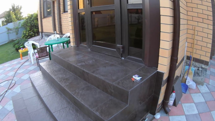 veranda in gres porcellanato nero