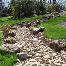 Come decorare un ruscello secco in un giardino?-4