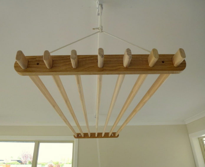 asciugatrice a soffitto in legno