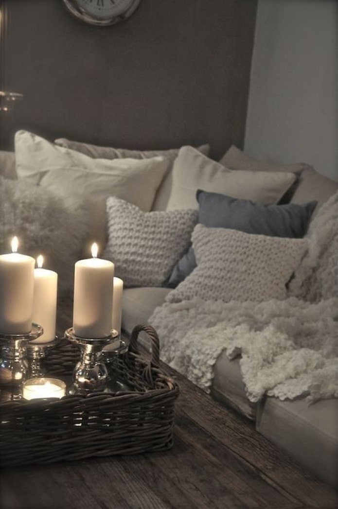Candele in un cestino